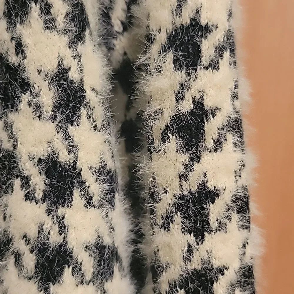 Max Studio long houndstooth fuzzy coat sweater sz L - Picture 12 of 12